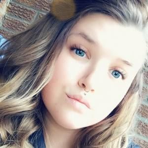 Meet your Posher, Desiree